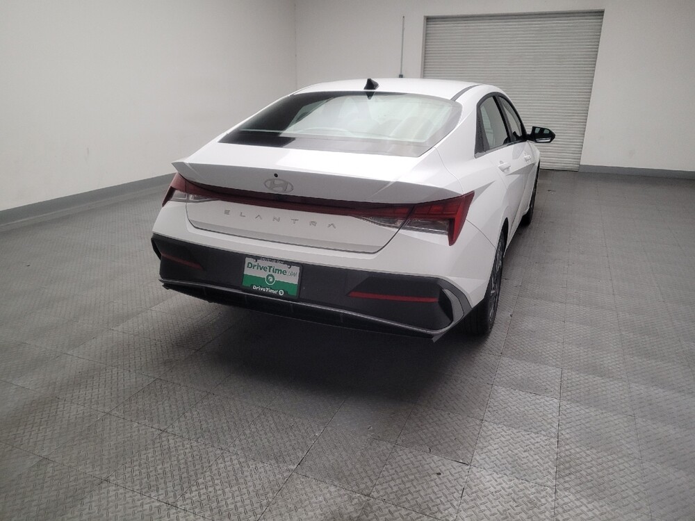 2025 Hyundai Elantra in Montclair, CA 91763 - 18137205 7
