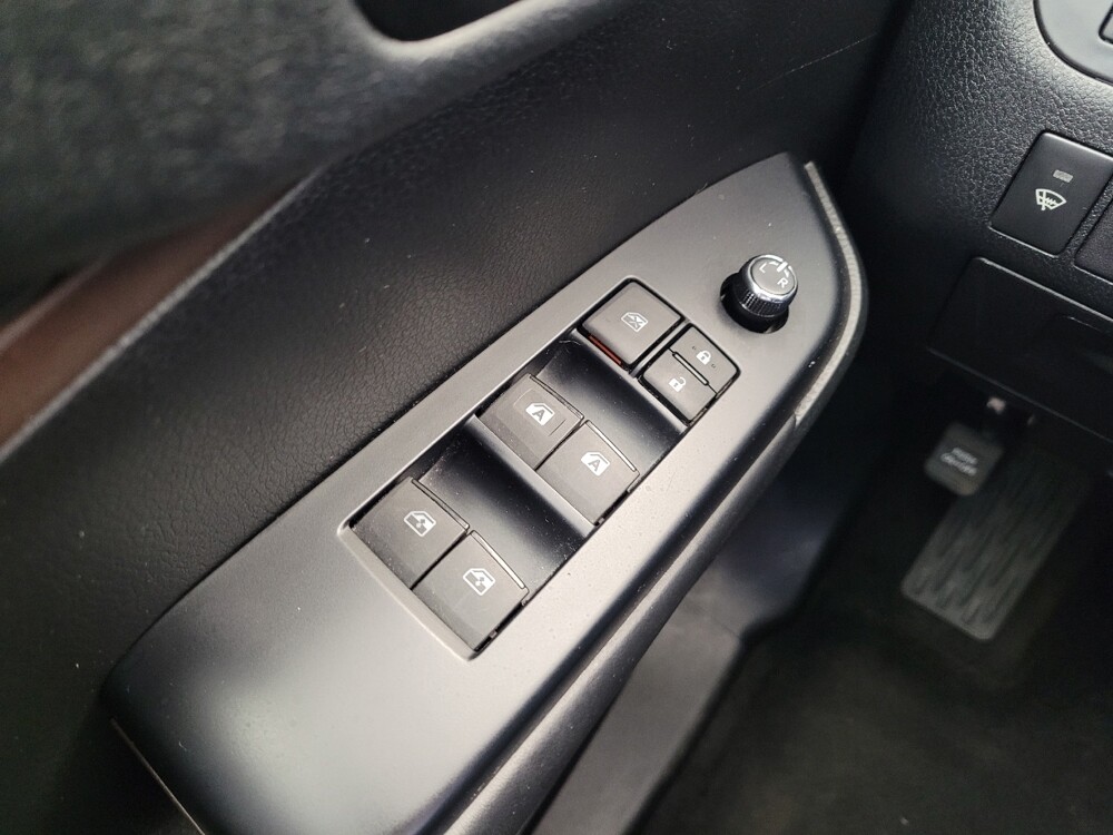 2019 Toyota Highlander in Miamisburg, OH 45342 - 18137212 27
