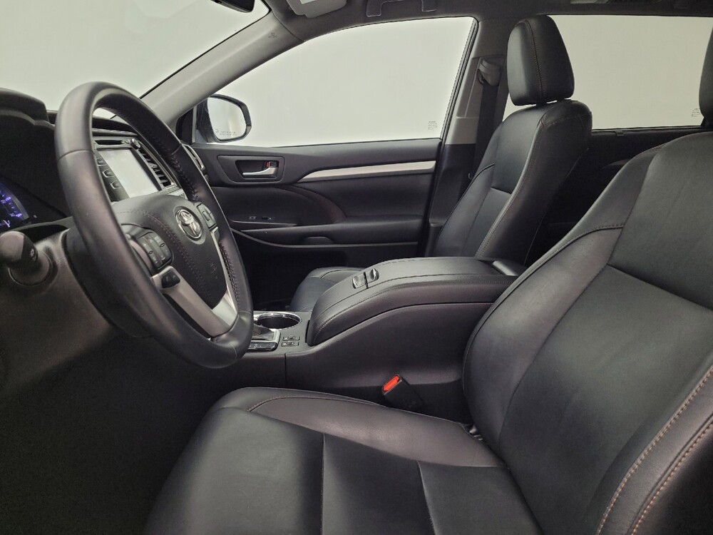 2019 Toyota Highlander in Miamisburg, OH 45342 - 18137212 17