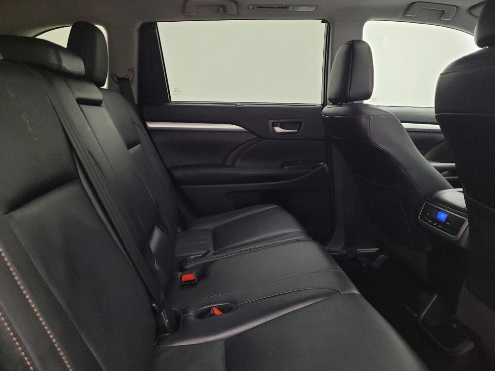 2019 Toyota Highlander in Miamisburg, OH 45342 - 18137212 19