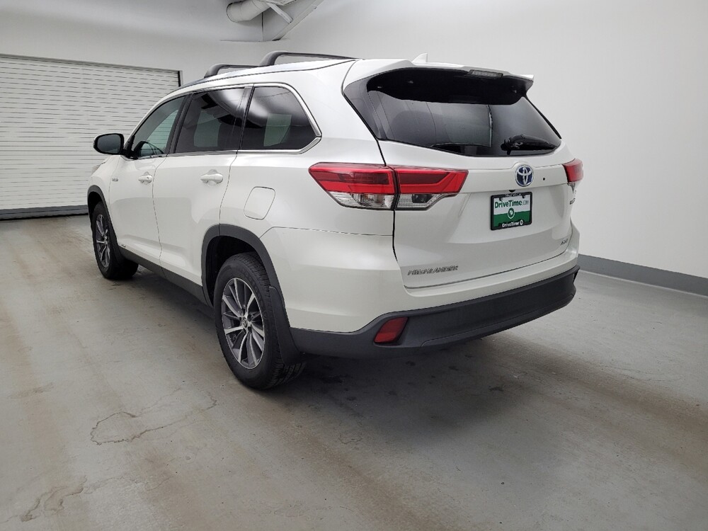 2019 Toyota Highlander in Miamisburg, OH 45342 - 18137212 5