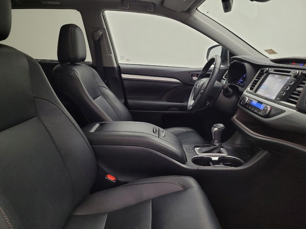 2019 Toyota Highlander in Miamisburg, OH 45342 - 18137212 21