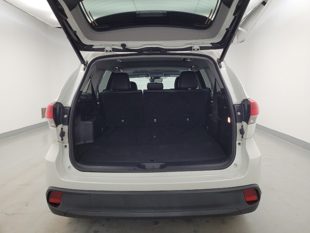 2019 Toyota Highlander in Miamisburg, OH 45342 - 18137212 29