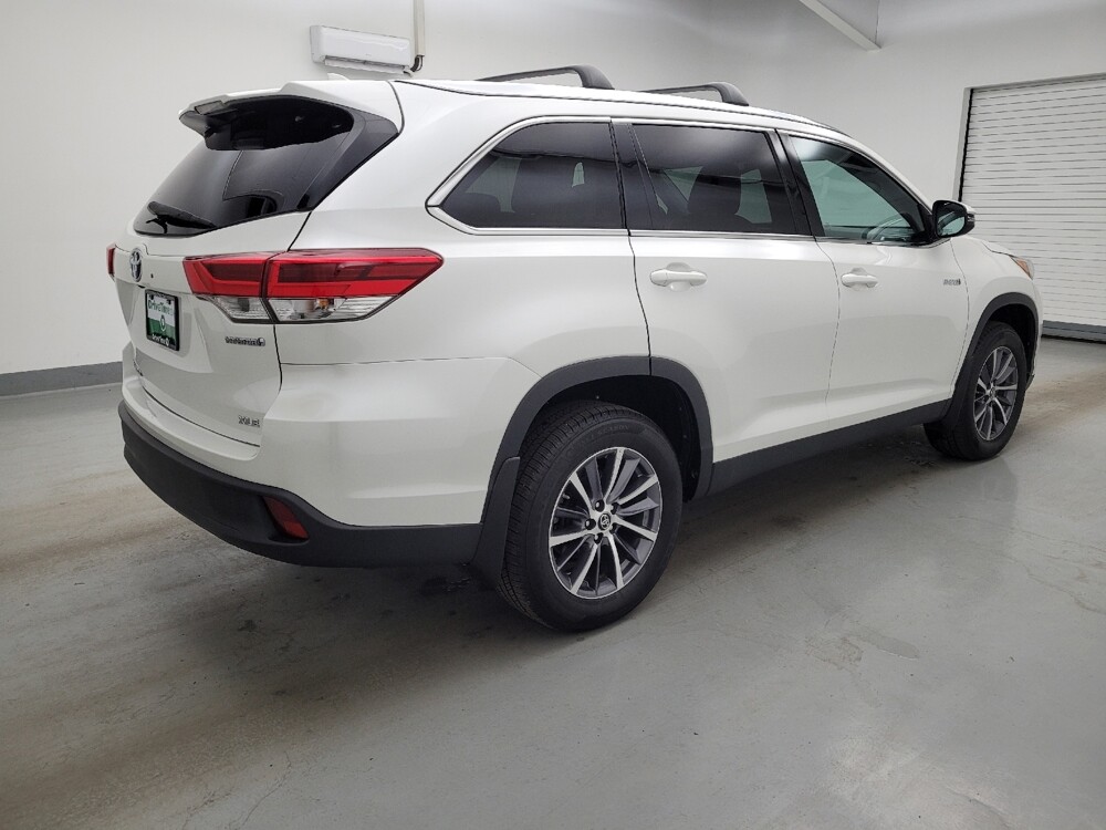 2019 Toyota Highlander in Miamisburg, OH 45342 - 18137212 10