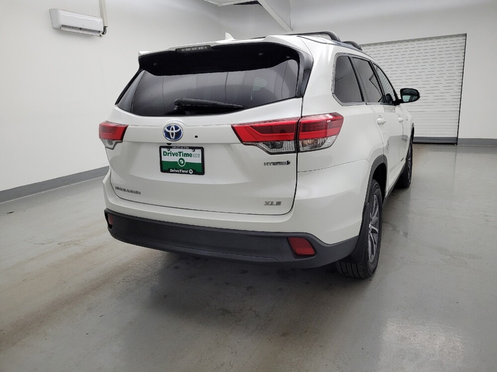 2019 Toyota Highlander in Miamisburg, OH 45342 - 18137212 7