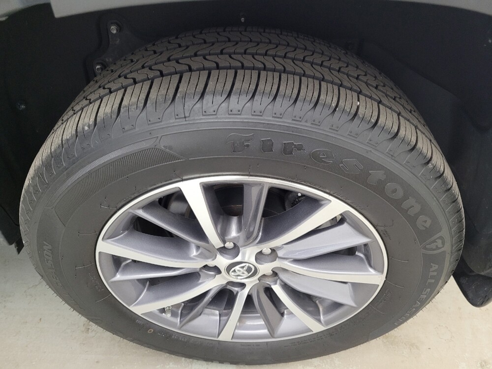2019 Toyota Highlander in Miamisburg, OH 45342 - 18137212 31