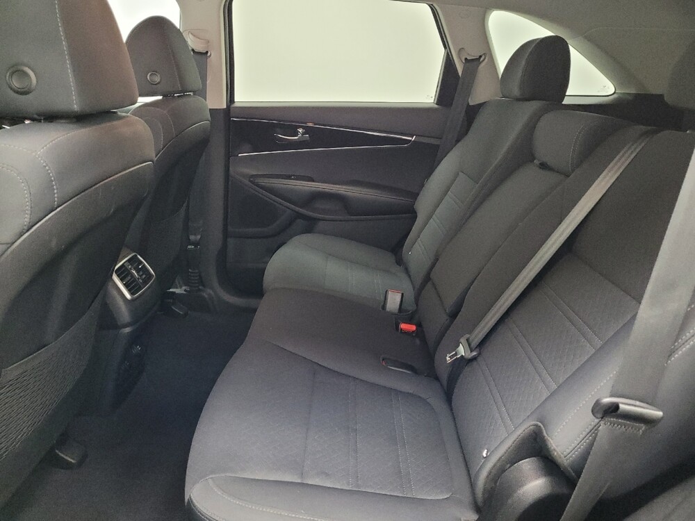 2019 Kia Sorento in Las Vegas, NV 89102 - 18137213 18