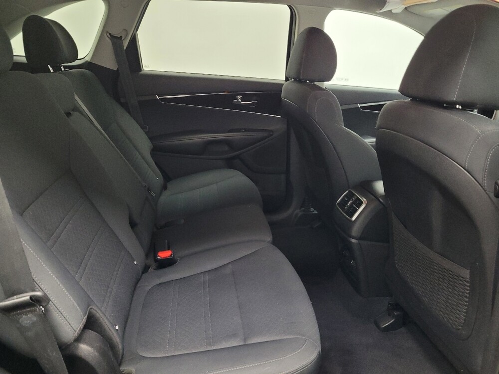 2019 Kia Sorento in Las Vegas, NV 89102 - 18137213 19