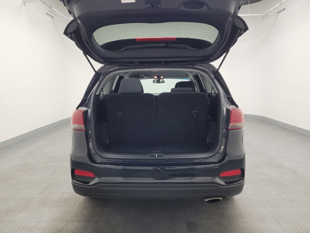 2019 Kia Sorento in Las Vegas, NV 89102 - 18137213 29