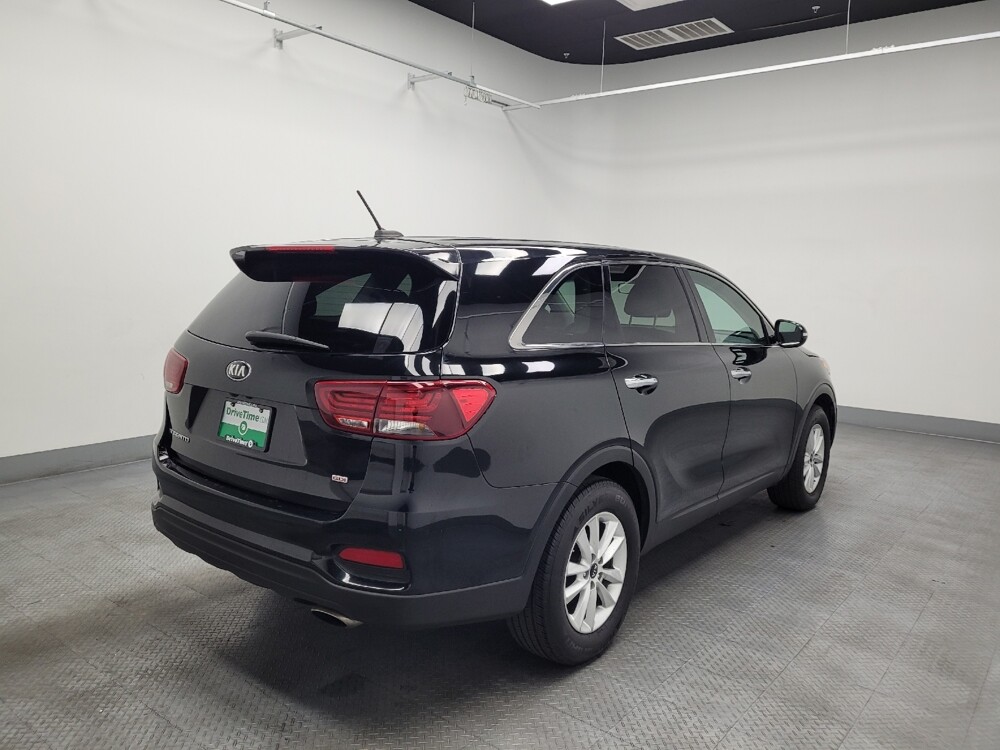 2019 Kia Sorento in Las Vegas, NV 89102 - 18137213 9