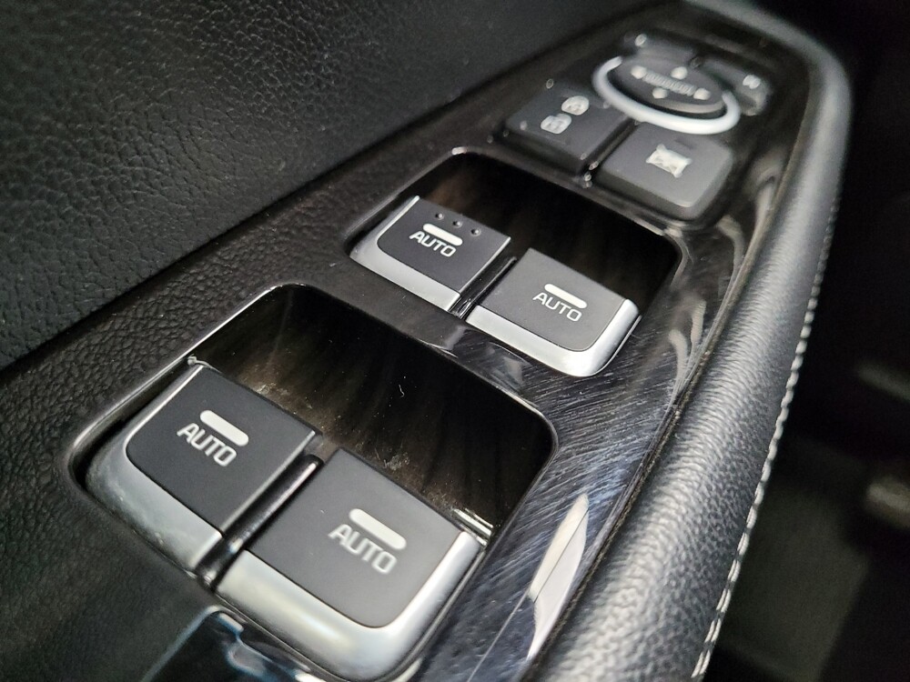 2019 Kia Sorento in Las Vegas, NV 89102 - 18137213 27