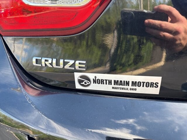 2017 Chevrolet Cruze in Marysville, OH 43040 - 18137235 7