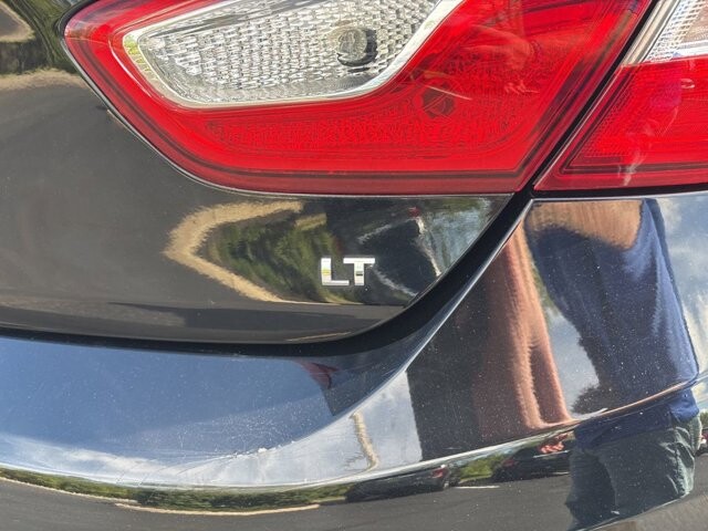 2017 Chevrolet Cruze in Marysville, OH 43040 - 18137235 8