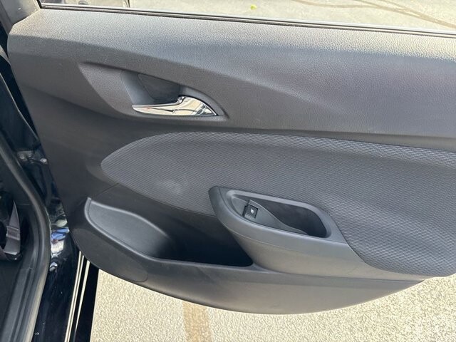 2017 Chevrolet Cruze in Marysville, OH 43040 - 18137235 36