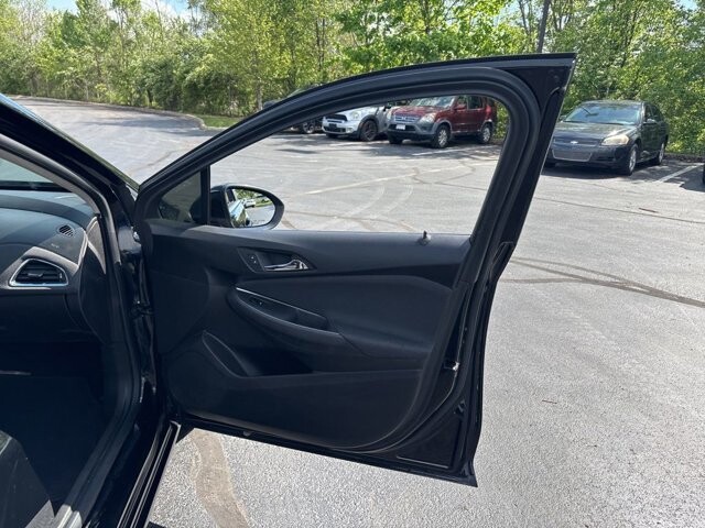 2017 Chevrolet Cruze in Marysville, OH 43040 - 18137235 38