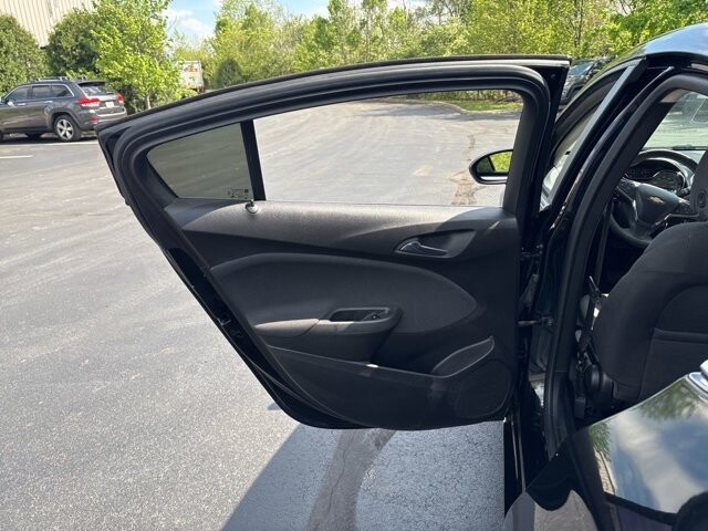 2017 Chevrolet Cruze in Marysville, OH 43040 - 18137235 30