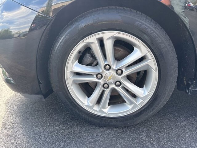 2017 Chevrolet Cruze in Marysville, OH 43040 - 18137235 11