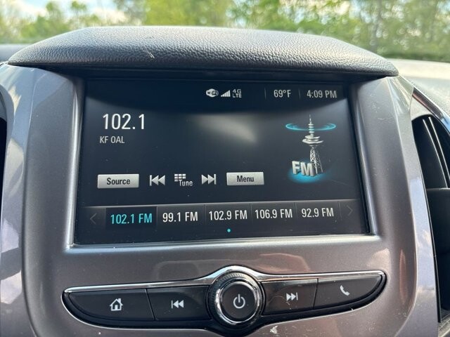 2017 Chevrolet Cruze in Marysville, OH 43040 - 18137235 23