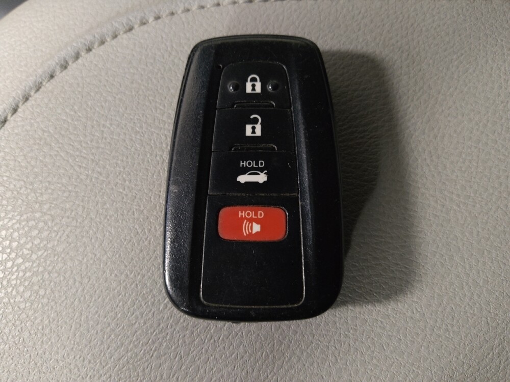 2018 Toyota Camry in Jackson, MS 39211 - 18137271 32