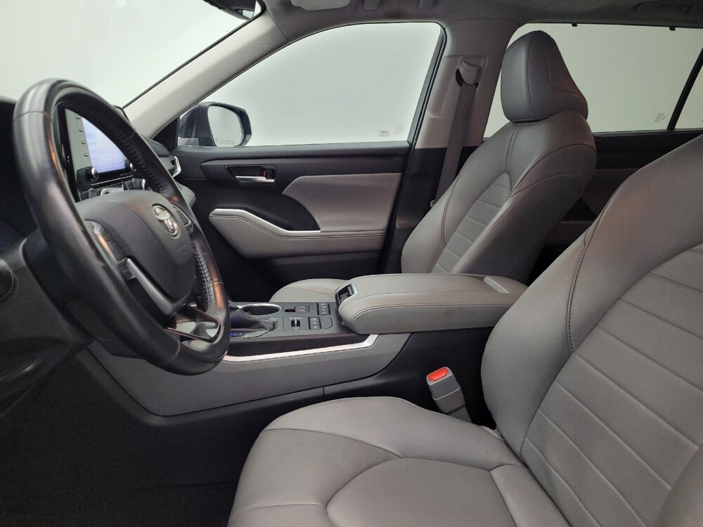 2020 Toyota Highlander in Columbus, OH 43231 - 18137411 17