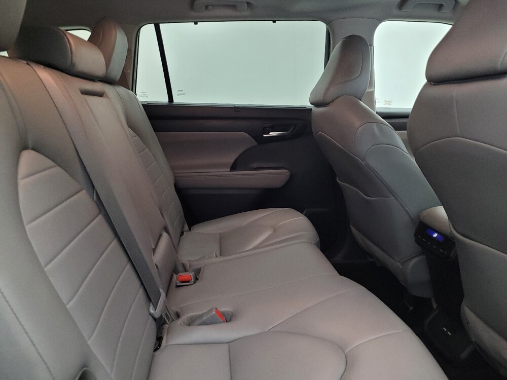2020 Toyota Highlander in Columbus, OH 43231 - 18137411 19