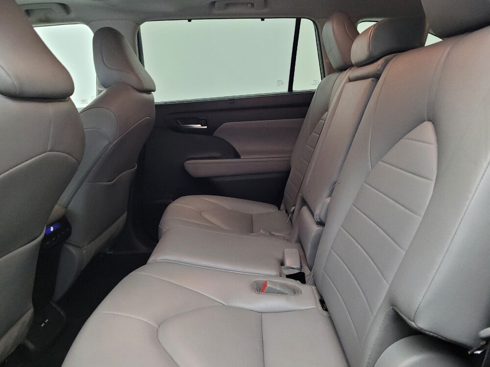 2020 Toyota Highlander in Columbus, OH 43231 - 18137411 18