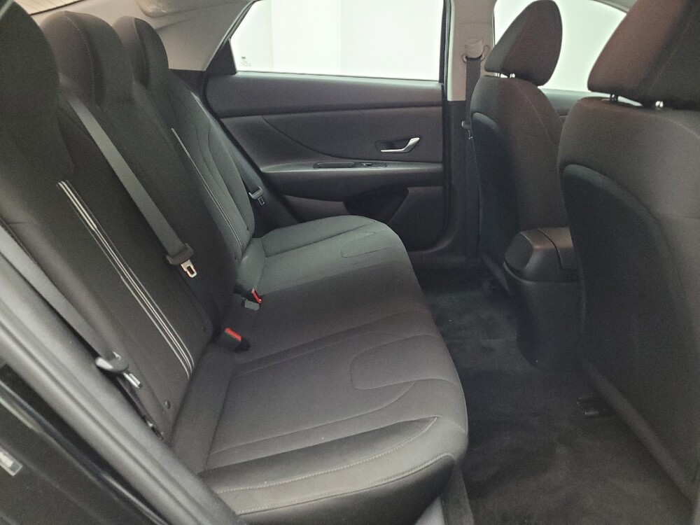 2023 Hyundai Elantra in Eastpointe, MI 48021 - 18137460 19