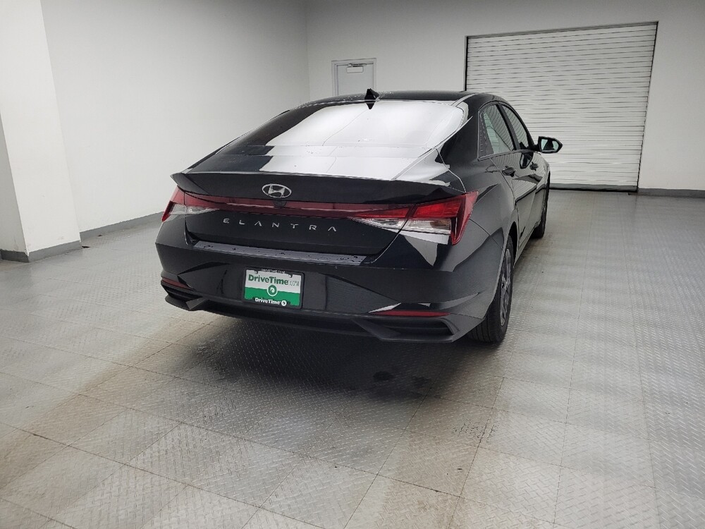 2023 Hyundai Elantra in Eastpointe, MI 48021 - 18137460 7