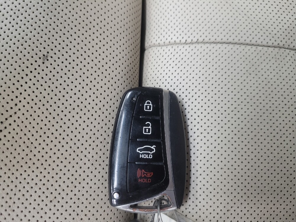 2015 Hyundai Genesis in Mishawaka, IN 46545 - 18137461 32