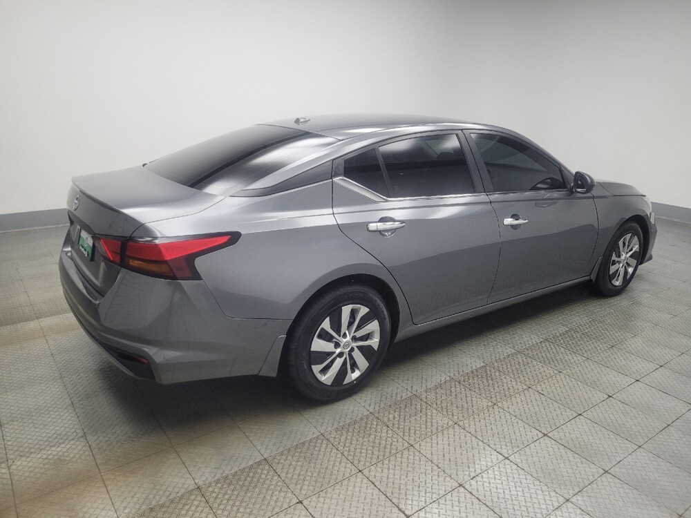 2019 Nissan Altima in Indianapolis, IN 46219 - 18137465 10