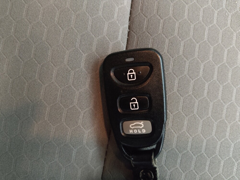 2020 Hyundai Elantra in Des Moines, IA 50310 - 18137487 32