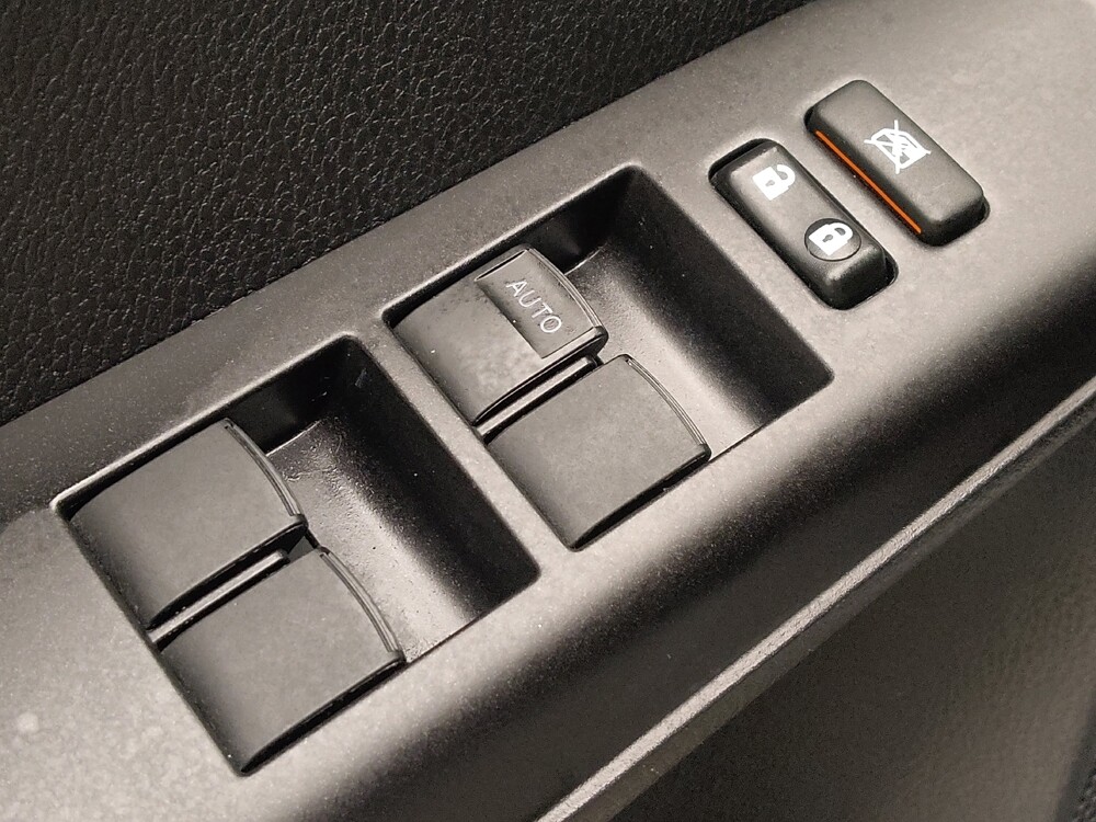 2018 Toyota RAV4 in Round Rock, TX 78664 - 18137505 27