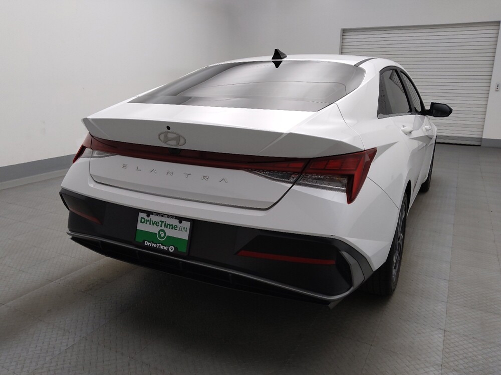 2025 Hyundai Elantra in Lakewood, CO 80215 - 18137508 7