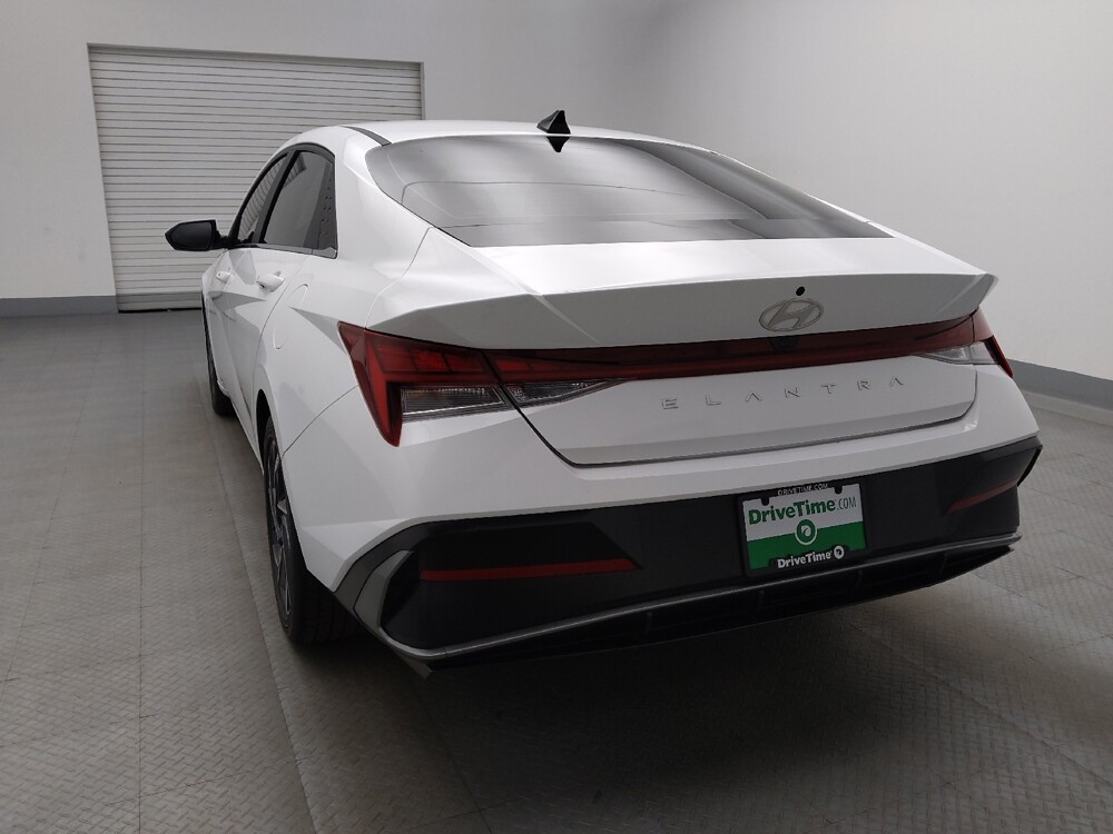 2025 Hyundai Elantra in Lakewood, CO 80215 - 18137508 6
