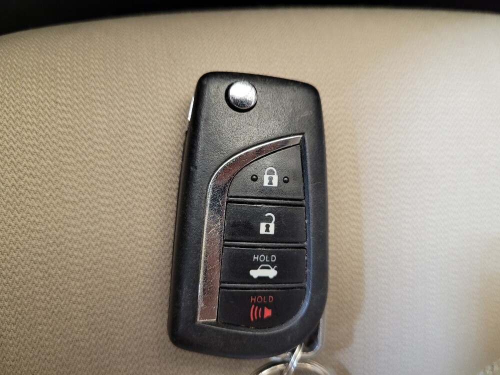 2018 Toyota Camry in Columbus, OH 43231 - 18137593 32