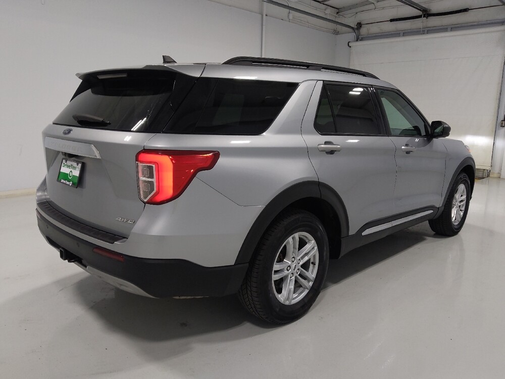 2023 Ford Explorer in Columbus, OH 43231 - 18137594 9