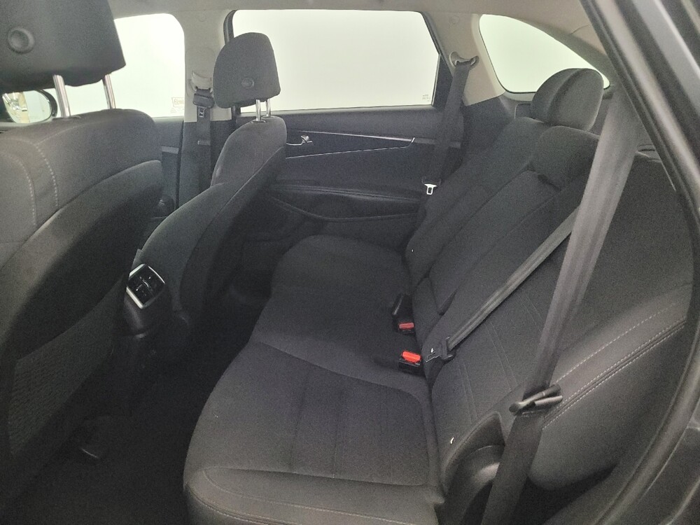2017 Kia Sorento in Laurel, MD 20724 - 18137599 18