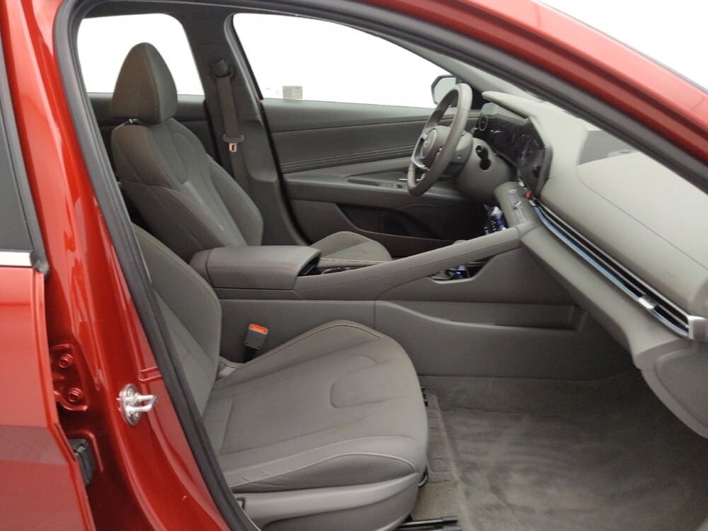 2024 Hyundai Elantra in Independence, MO 64055 - 18137623 21