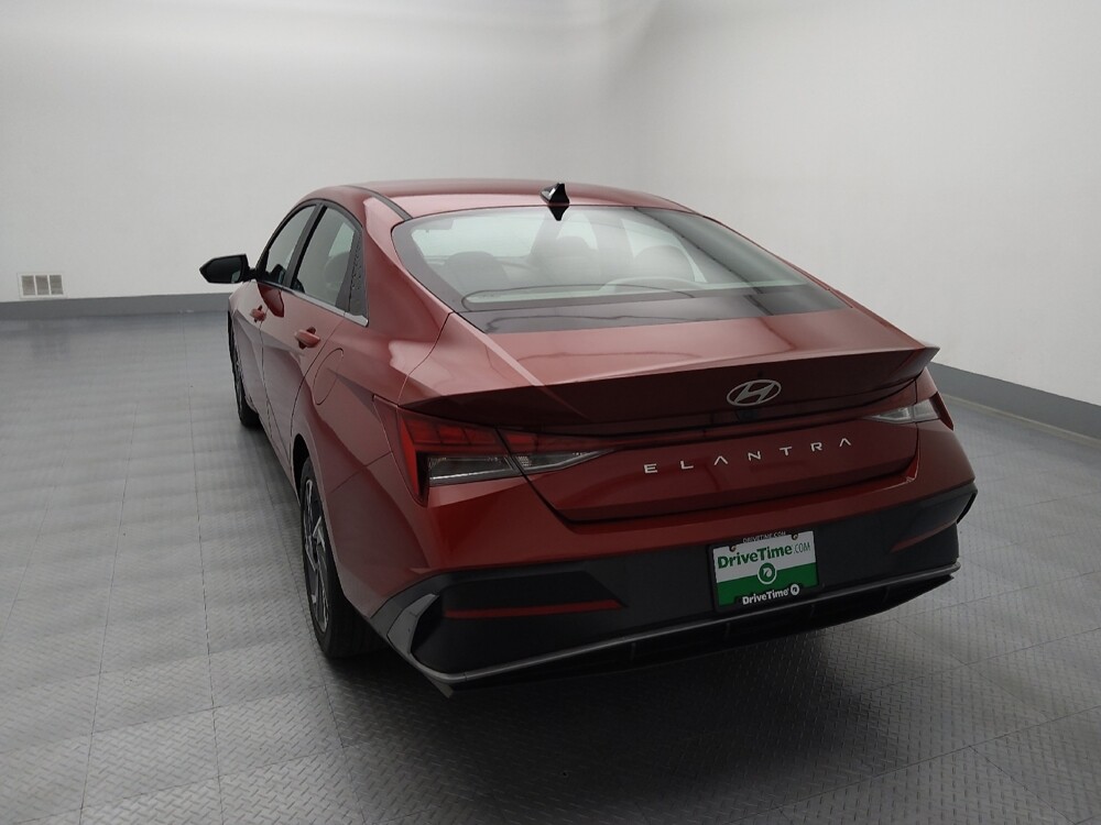 2024 Hyundai Elantra in Independence, MO 64055 - 18137623 6
