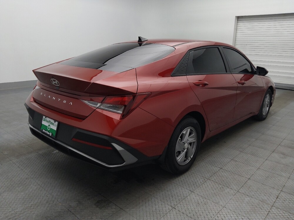 2025 Hyundai Elantra in Lauderdale Lakes, FL 33313 - 18137646 9