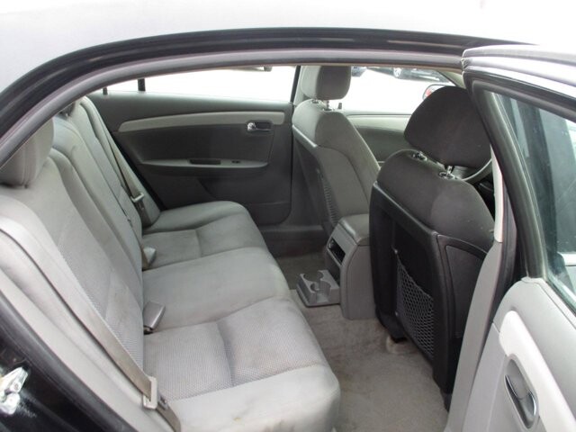 2008 Chevrolet Malibu in Oak Grove, MO 64075 - 18137721 12