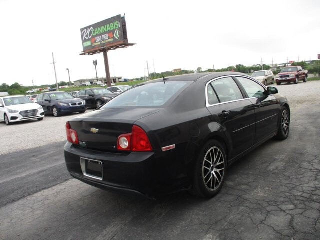 2008 Chevrolet Malibu in Oak Grove, MO 64075 - 18137721 5