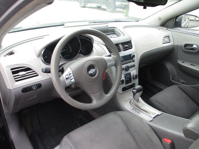 2008 Chevrolet Malibu in Oak Grove, MO 64075 - 18137721 9