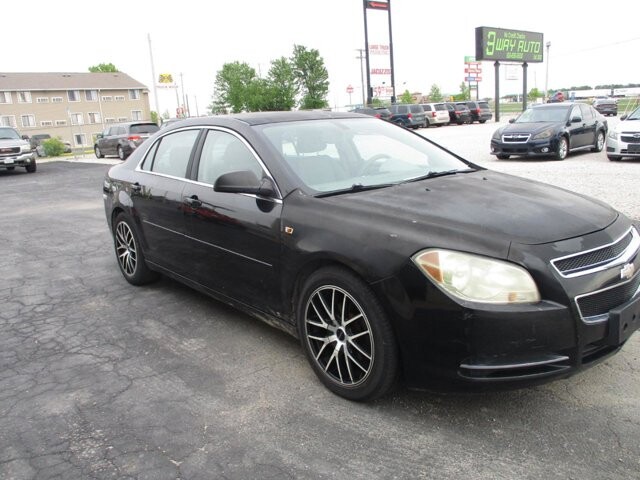 2008 Chevrolet Malibu in Oak Grove, MO 64075 - 18137721 3