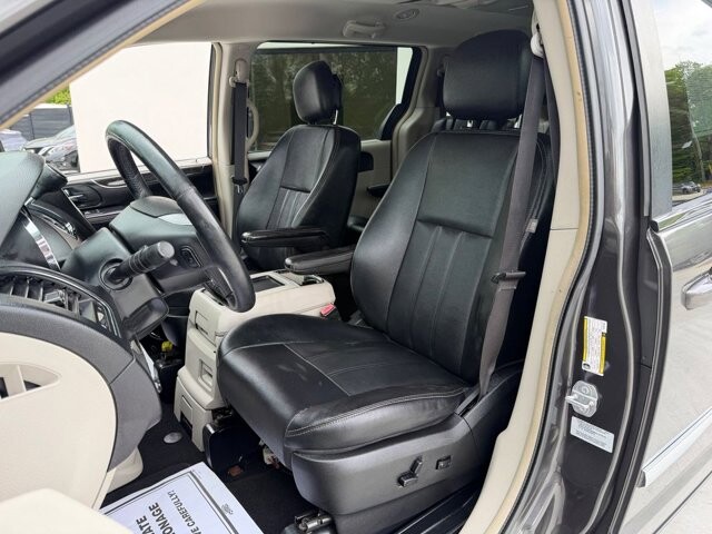 2016 Chrysler Town & Country in Knoxville, TN 37920 - 18137723 8