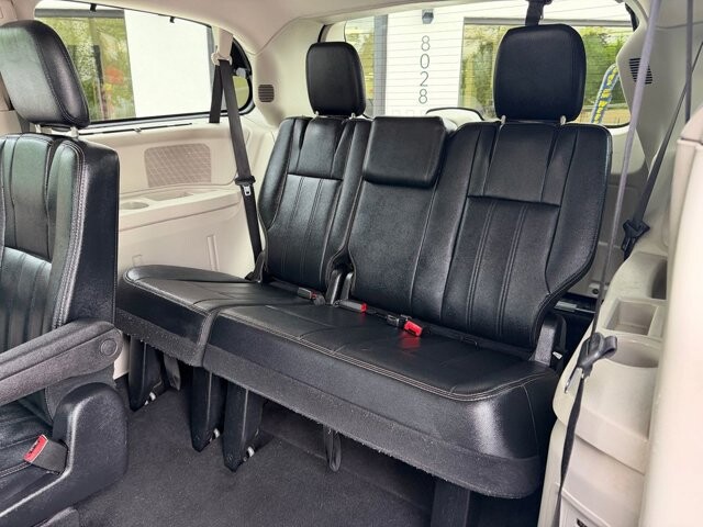 2016 Chrysler Town & Country in Knoxville, TN 37920 - 18137723 10