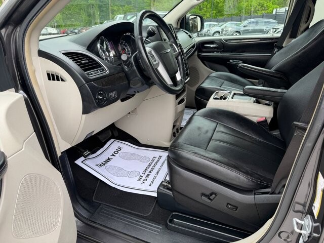 2016 Chrysler Town & Country in Knoxville, TN 37920 - 18137723 7