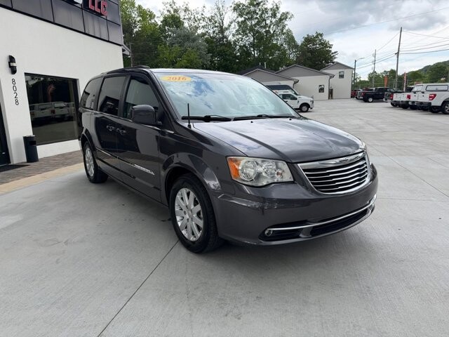 2016 Chrysler Town & Country in Knoxville, TN 37920 - 18137723 5