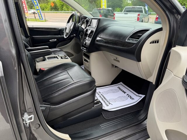 2016 Chrysler Town & Country in Knoxville, TN 37920 - 18137723 16