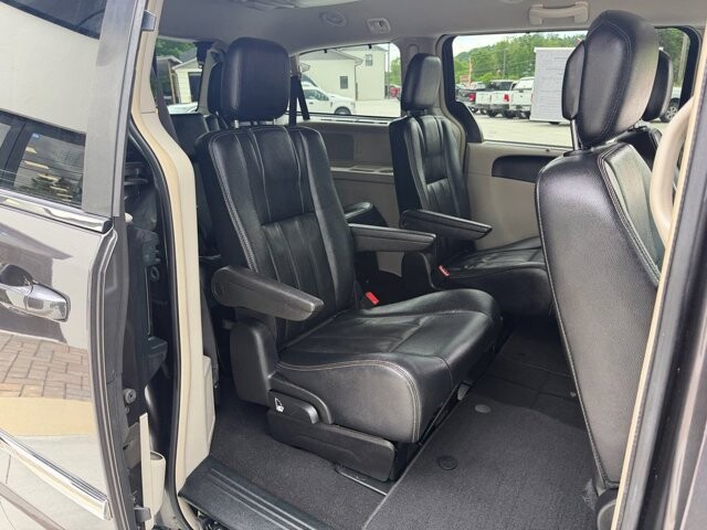 2016 Chrysler Town & Country in Knoxville, TN 37920 - 18137723 14